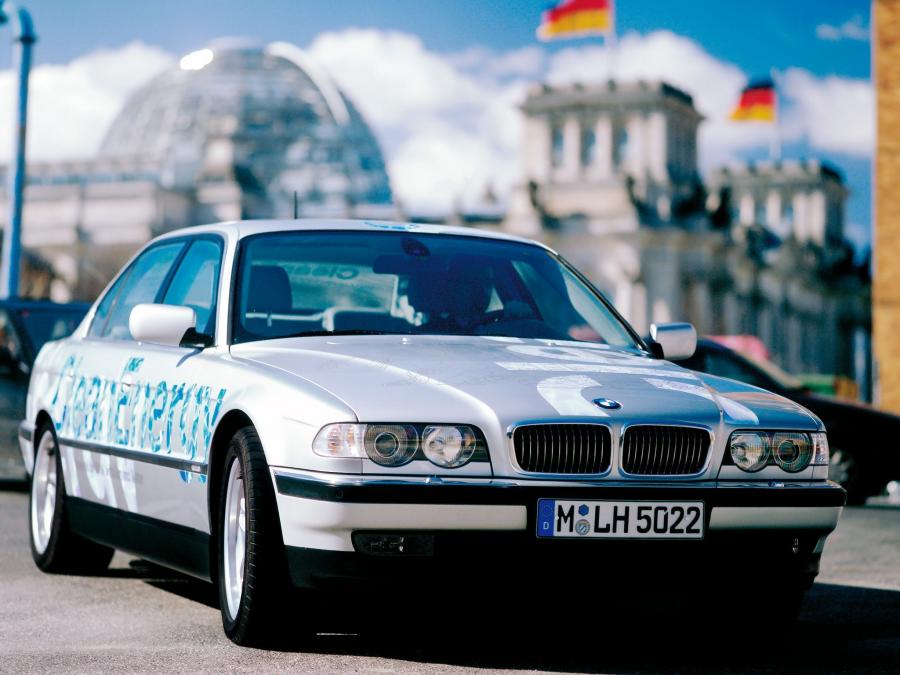  BMW 750hL CleanEnergy Concept 2000 года  (фото 7 из 16)
